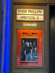 Blue Note Tokyoで開催されたSimon Phillips & Protocol 6公演の看板（2026年7月4日）