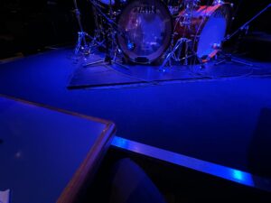 Simon Phillipsのドラムセットを最前列から見た距離感