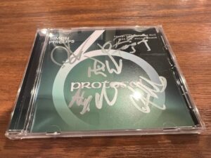 Simon Phillips & Protocol 6メンバー全員のサインが入ったアルバム『Protocol 6』