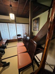 川越の老舗うなぎ店「小川菊」の店内