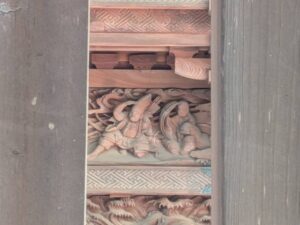 川越氷川神社本殿に彫られた藤原秀郷の彫刻