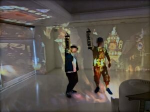 川越まつり会館で川越まつりの映像を楽しめる体験スペース