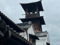 川越の蔵造りの町並みから見える時の鐘