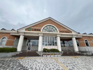 映画『ルックバック』のセット展示があるJR仁賀保駅