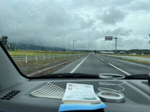 にかほ市を車で移動中の風景