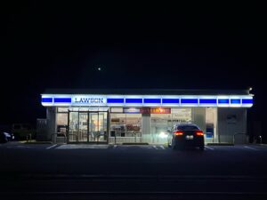『ルックバック』のコンビニシーンの撮影に使われた東由利のローソン