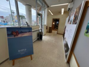 JR仁賀保駅内の展示スペース
