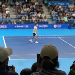 有明のテニスコートでプレーする錦織圭選手