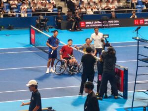 2026年の引退記念イベントで撮影された錦織圭選手と参加者たち